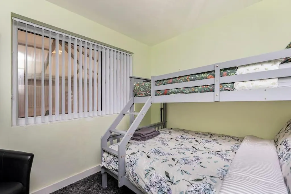 Villa Luxurious Detached Bungalow Batley