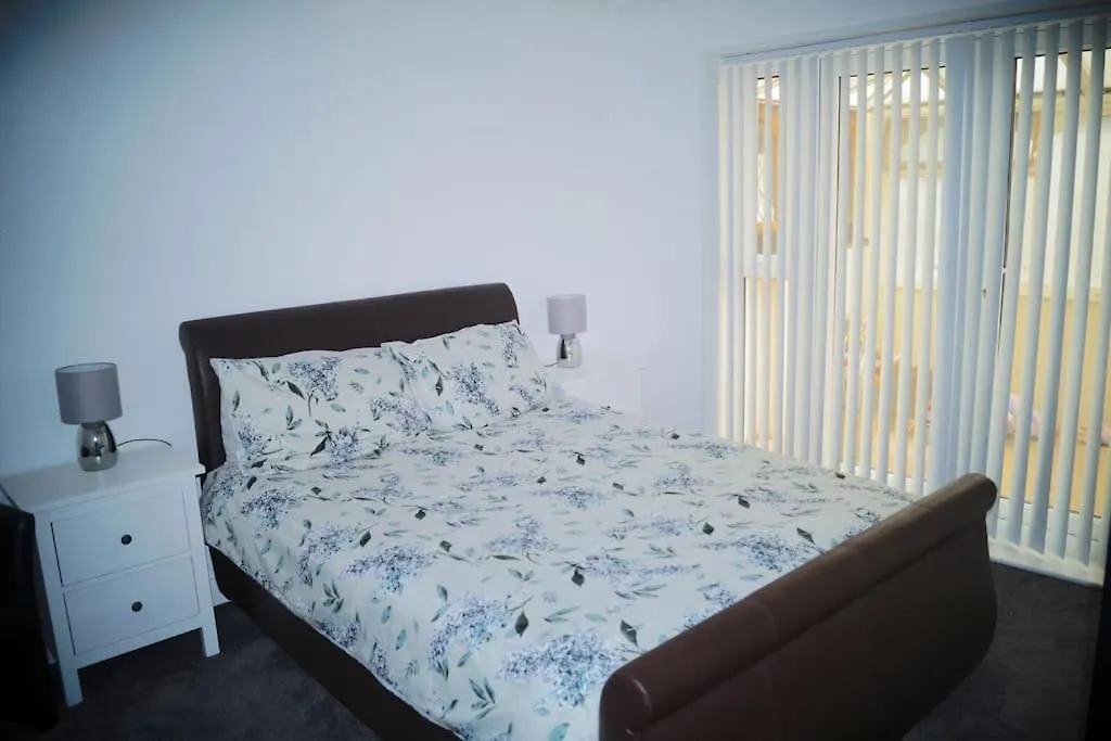 Luxurious Detached Bungalow Batley 0*,